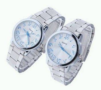 Zegarek na bransoletce - niebieskie nuty, biała tarcza